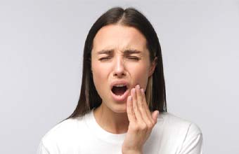 Woman with a toothache in Houston